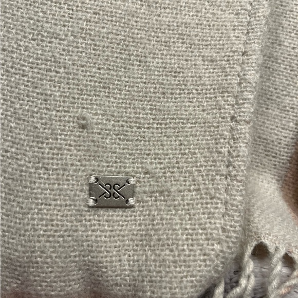 Soia & Kyo shawl wrap - Picture 4 of 4